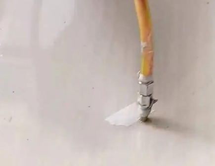 平乡瓷砖空鼓维修公司专业解答在瓷砖铺贴过程中，如果使用的砂料过粗（如全部使用了粗砂），可能会导致以下问题