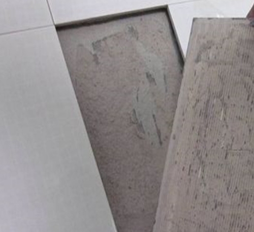 平乡瓷砖空鼓维修公司分享瓷砖铺贴时如果打浆（即涂抹在瓷砖背面和基层上的砂浆或瓷砖胶）过少，会带来以下问题